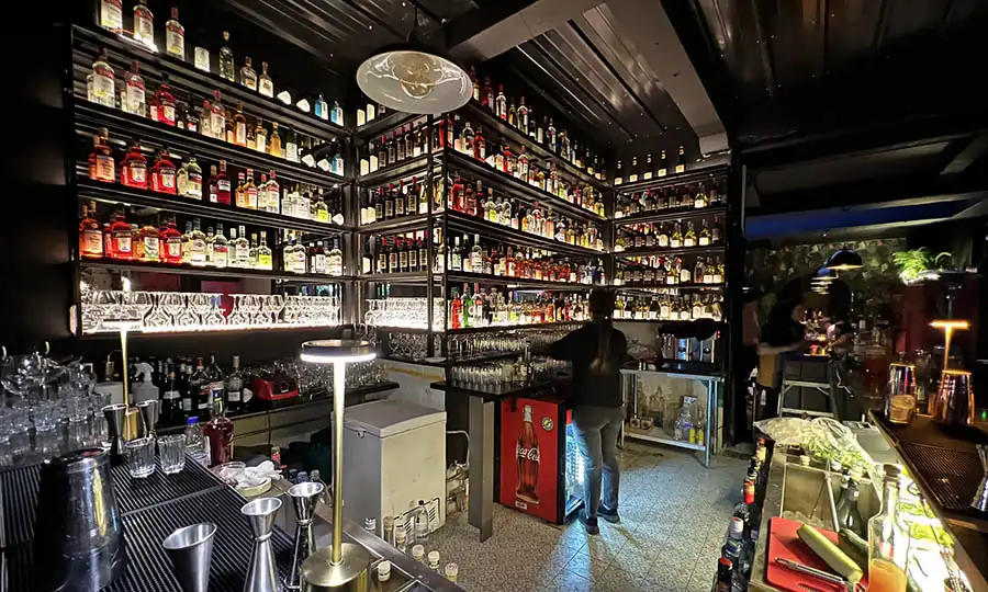 Lola Bar: Un Nuevo Destino Nocturno en Bilbao