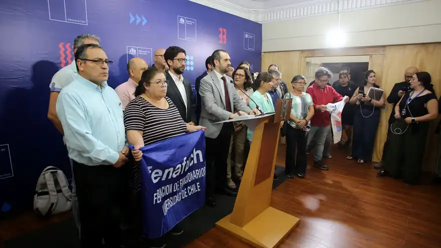 Controversia por el Reajuste Salarial en el Sector Público: Críticas y Defensas