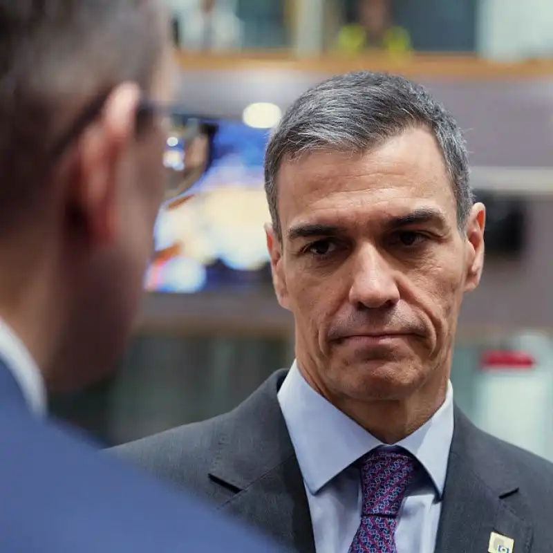 Pedro Sánchez: La Resiliencia del Líder Español Frente a la Crisis