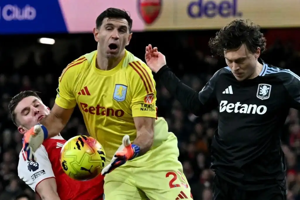 El Dibu Martínez y la polémica tras la goleada del Aston Villa ante el Arsenal