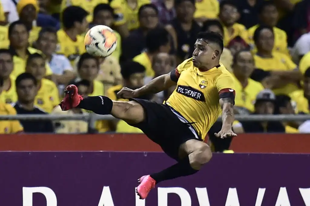Tragedia en el Fútbol Ecuatoriano: Asesinato de Mario Pineida y su Esposa