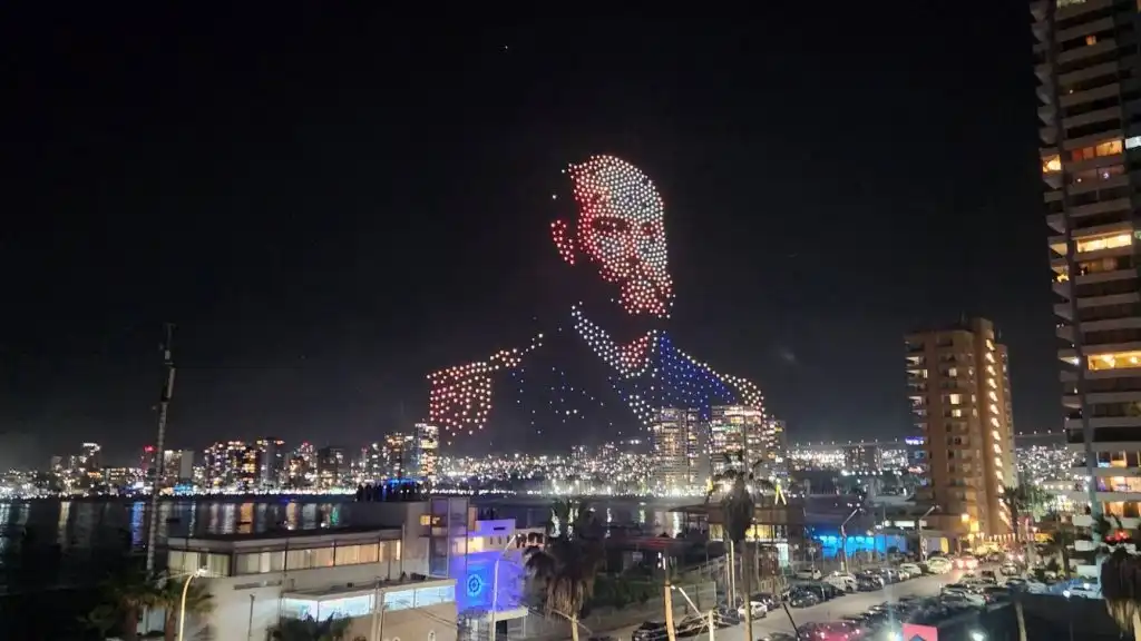 Deslumbrante Espectáculo de Drones en Iquique Celebra el Año Nuevo