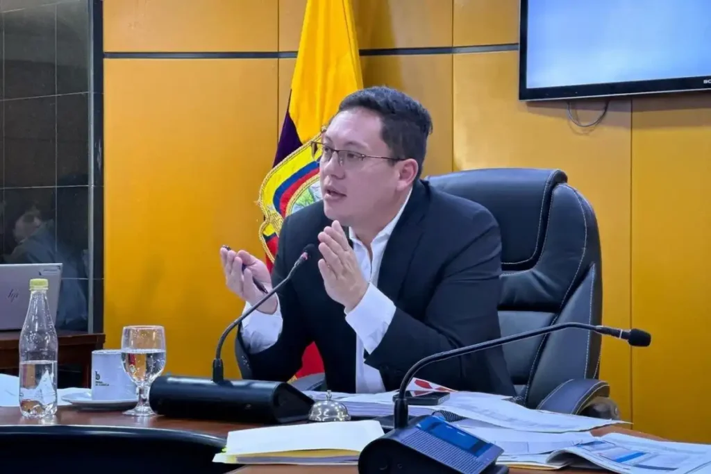 Conflicto entre el Alcalde de Cuenca y la Contraloría: Un choque de intereses