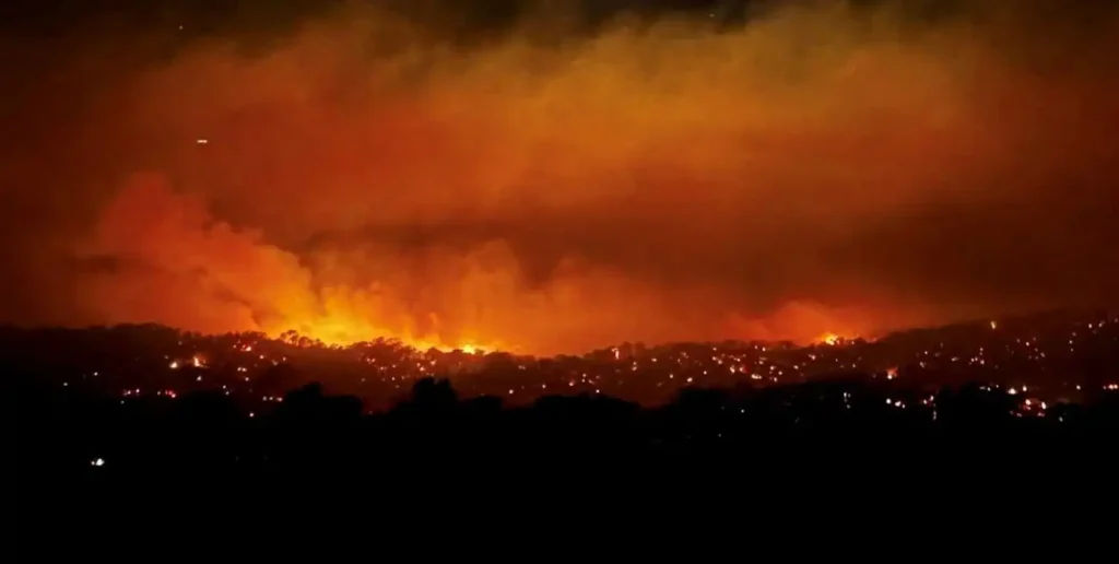 Australia Enfrenta Desastres Naturales: Incendios Arrasan Victoria