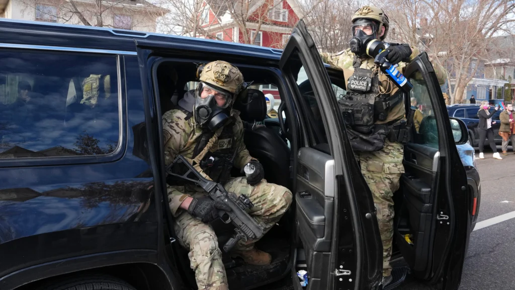 Crisis en Minneapolis: Enfrentamientos y Tensiones por la Represión Migratoria