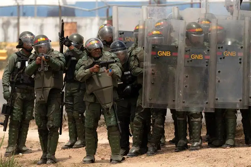 Violencia en Santa Elena: Ataque a Unidad Policial y Consecuencias