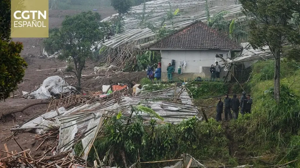 Tragedia en Java: Deslizamiento de Tierra Causa Pérdidas Humanas y Desaparecidos
