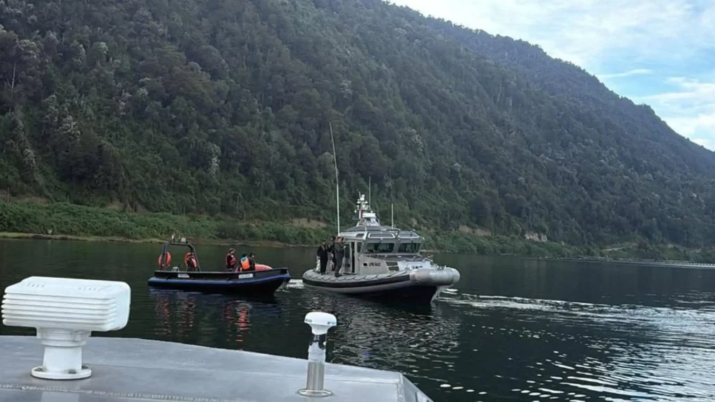 Tragedia en el Estuario de Reloncaví: Avances en la Búsqueda de Tripulantes Desaparecidos