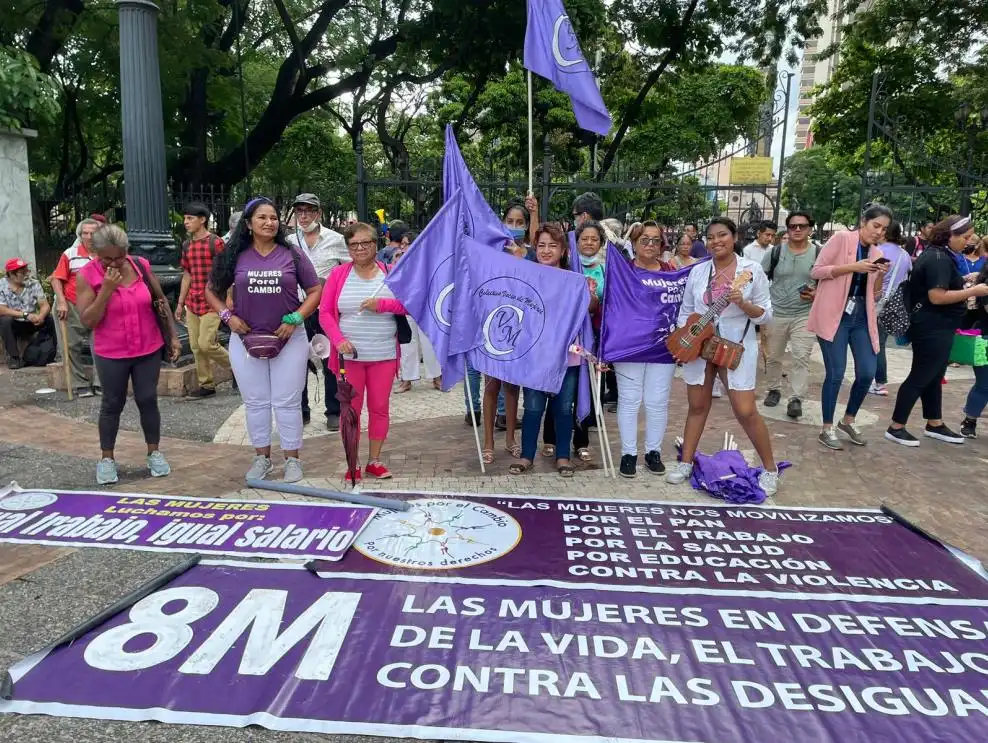 Empoderamiento Femenino: La Iniciativa de She Rise en Guayaquil