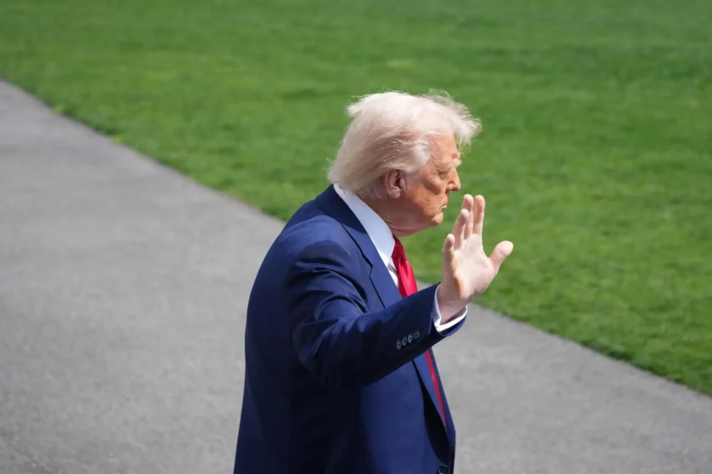 Trump y Harvard: Un Conflicto que Escaló a Demandas Millonarias