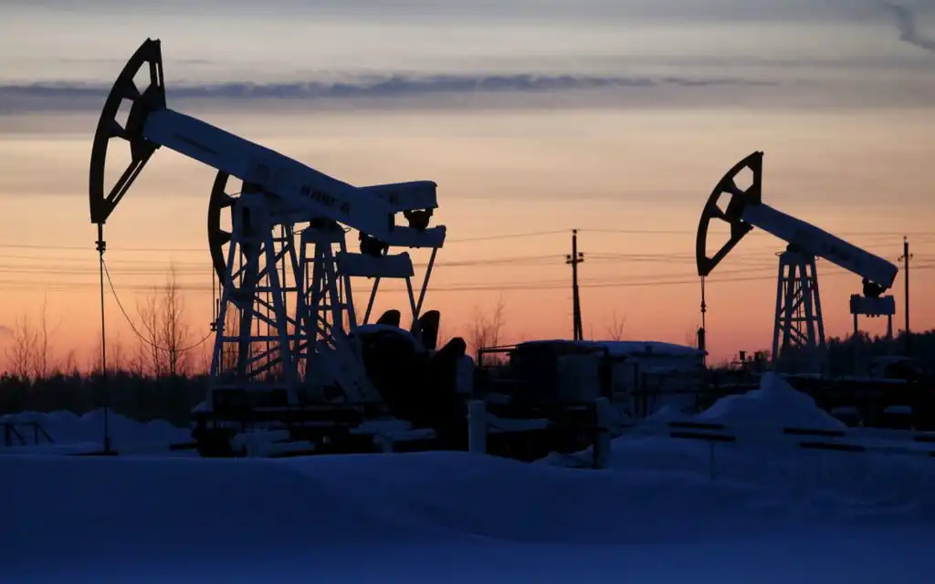 Aumento de Precios del Petróleo: Impacto de las Tensiones Geopolíticas y la Oferta Ajustada
