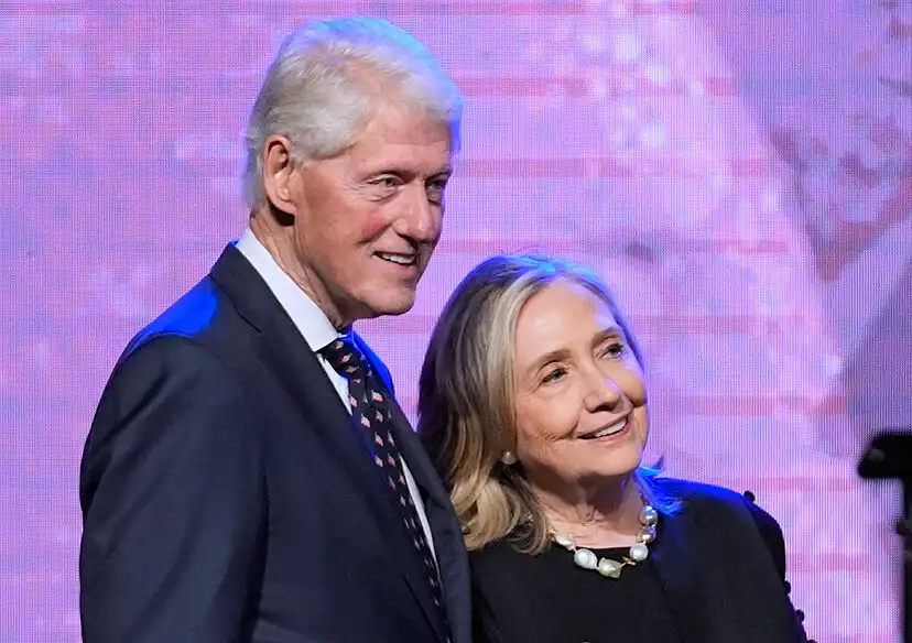 Los Clinton exigen transparencia en su testimonio sobre Epstein