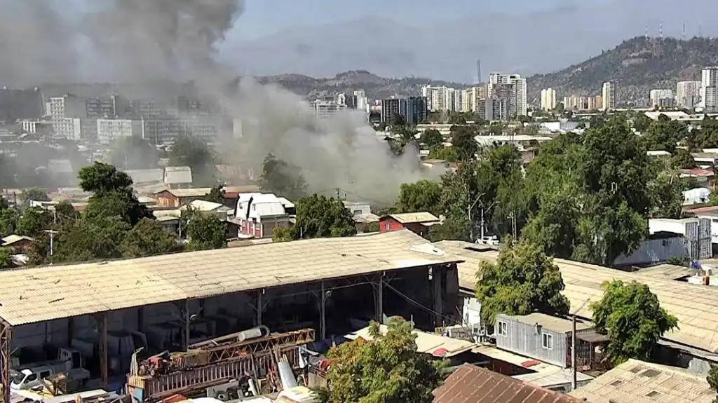 Incendio en Independencia: Emergencia y Respuesta de Bomberos