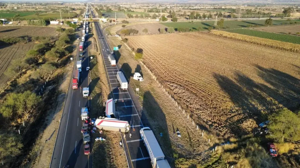 ¿Hay bloqueos en carreteras hoy? Reporte de tráfico y cierres en autopistas 28 de abril 2026